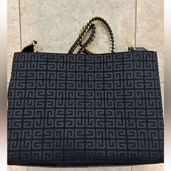 Givenchy handbag - Picture 2 of 9